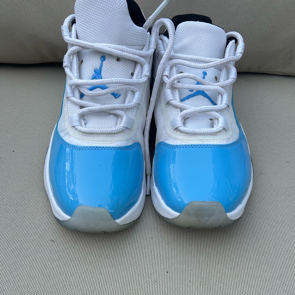 Jordan 11 Retro Low University Blue